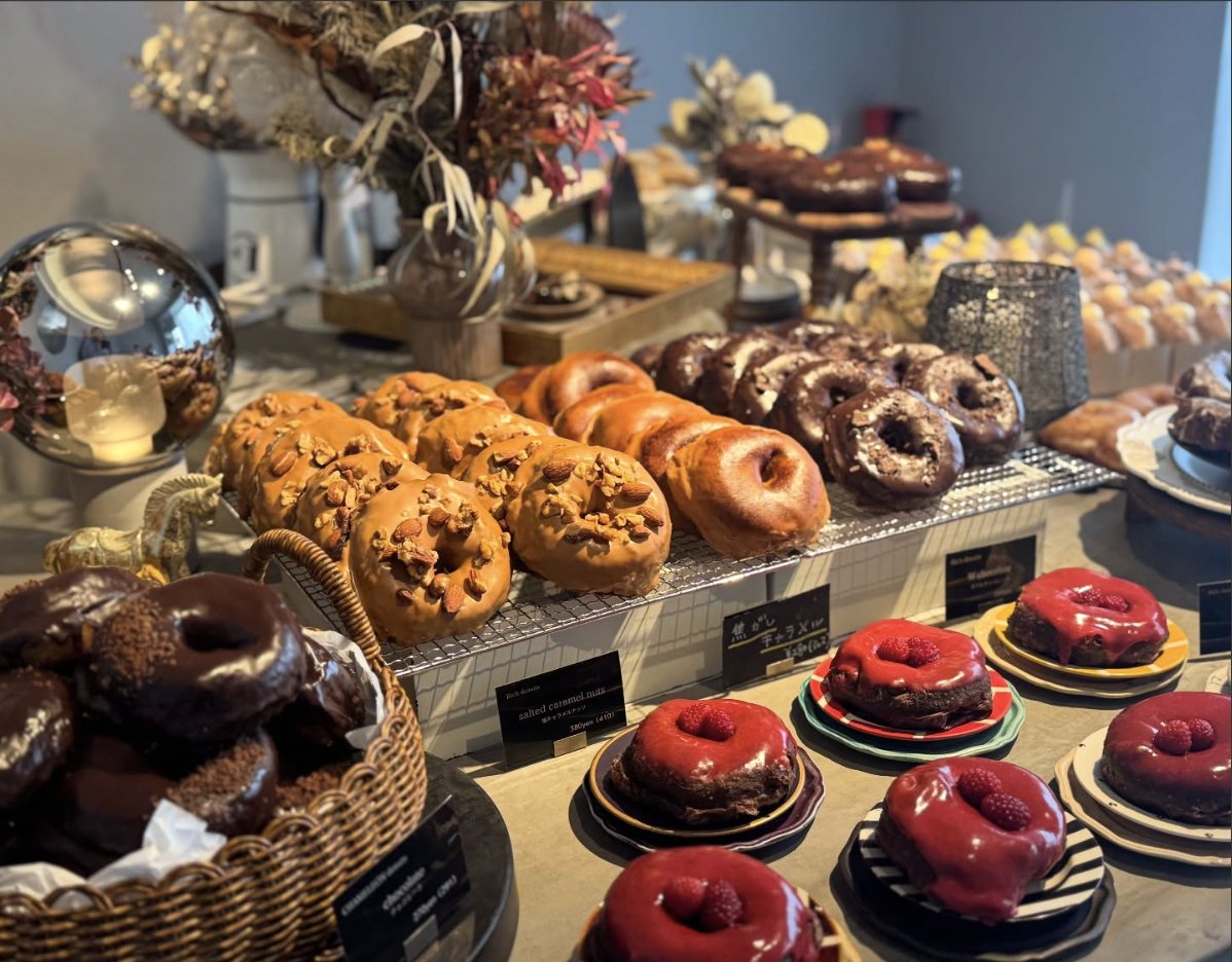 CHAMELEÓN donutsの店内に並ぶドーナツ